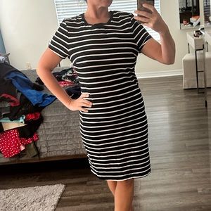 🔥 Old Navy Black & White Striped Tee Shirt Dress